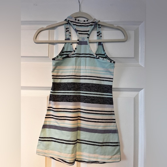 Lulu lemon Striped workout top - Picture 3 of 3